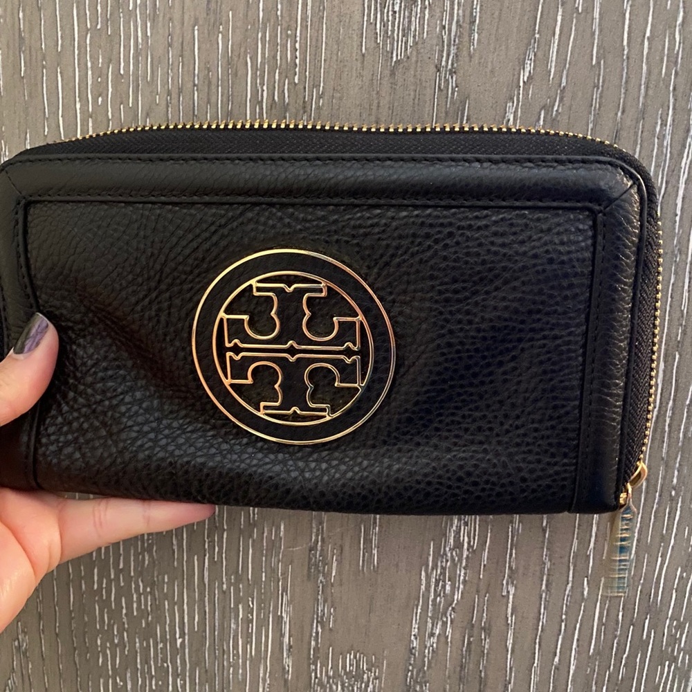 Tory Burch zippy wallet